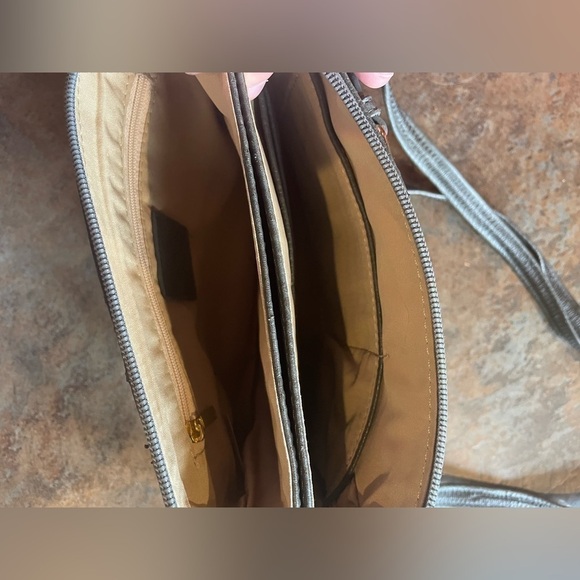 Michael Kors Crossbody - Picture 5 of 9